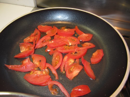 Wir trocknen uns ein paar Tomaten. Aber nicht staubtrocken!